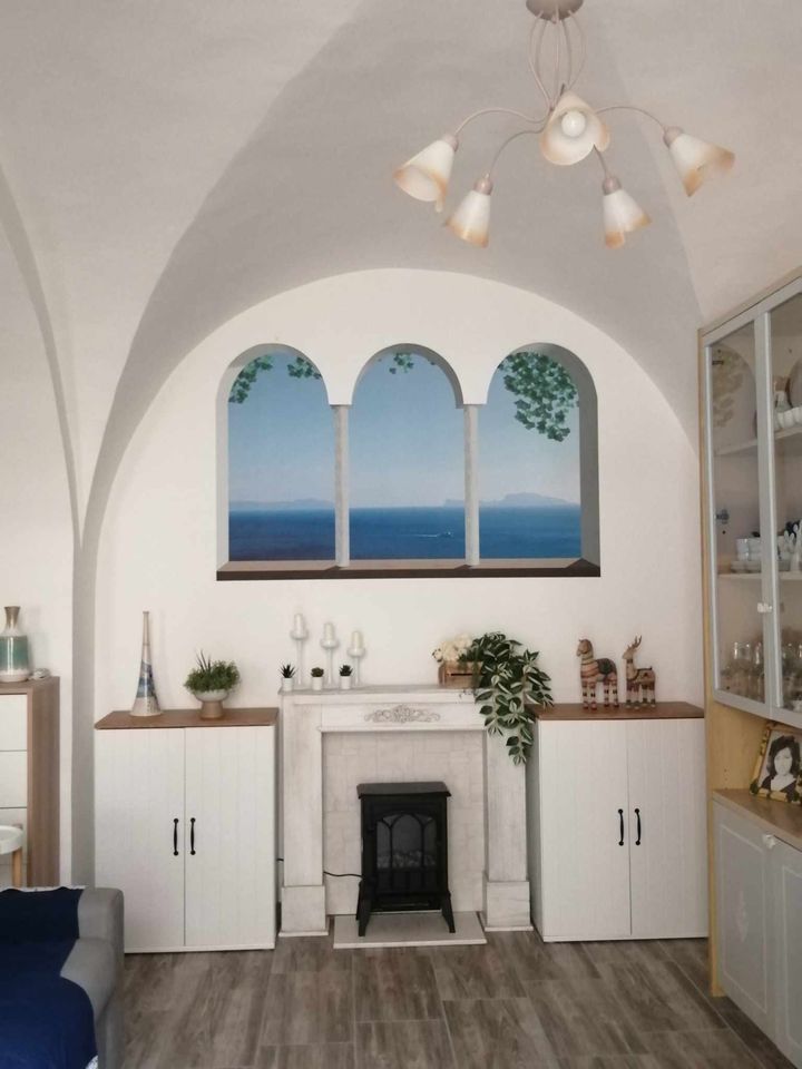 Finestra ad archi sul mare con sfondo Capri - F522