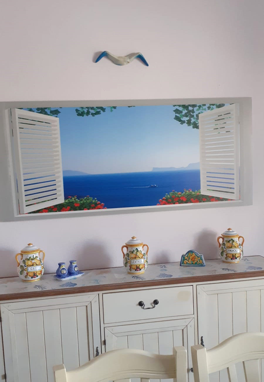 Finestra bianca con ante aperte sul mare blu - SCG-F629