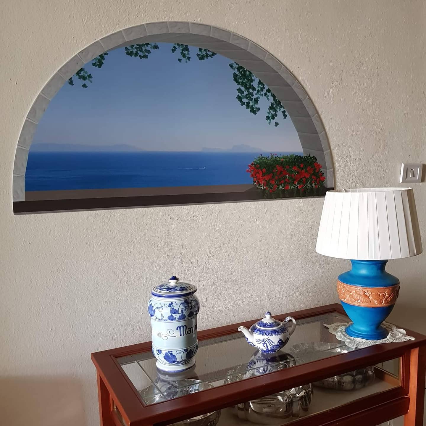 Finestra ad arco sul mare con sfondo Capri - SC-F294