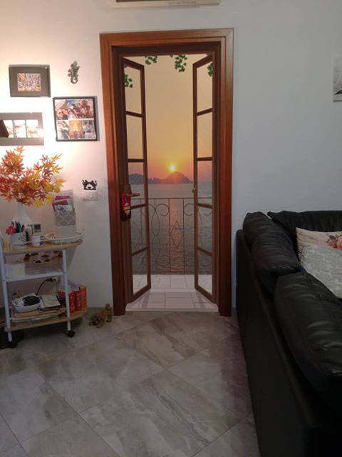 Porta finestra a Ponza al tramonto - NG-P181