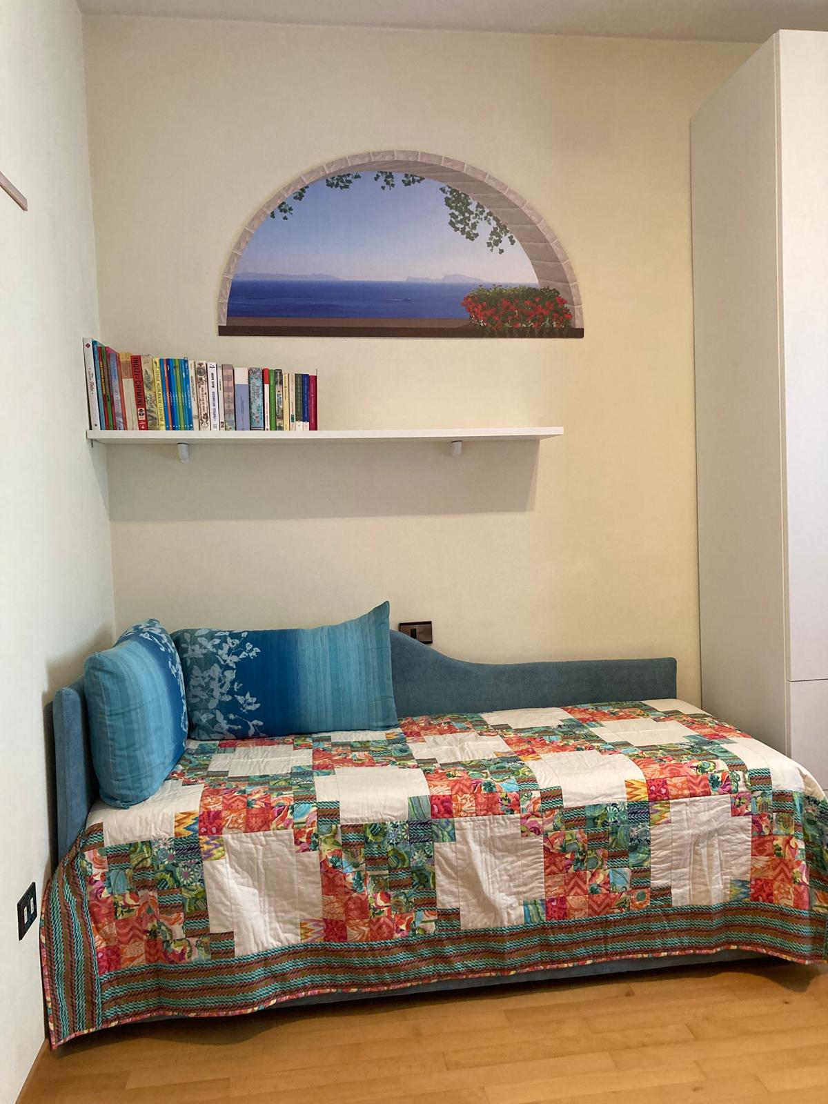 Finestra ad arco sul mare con sfondo Capri - SCG-F294